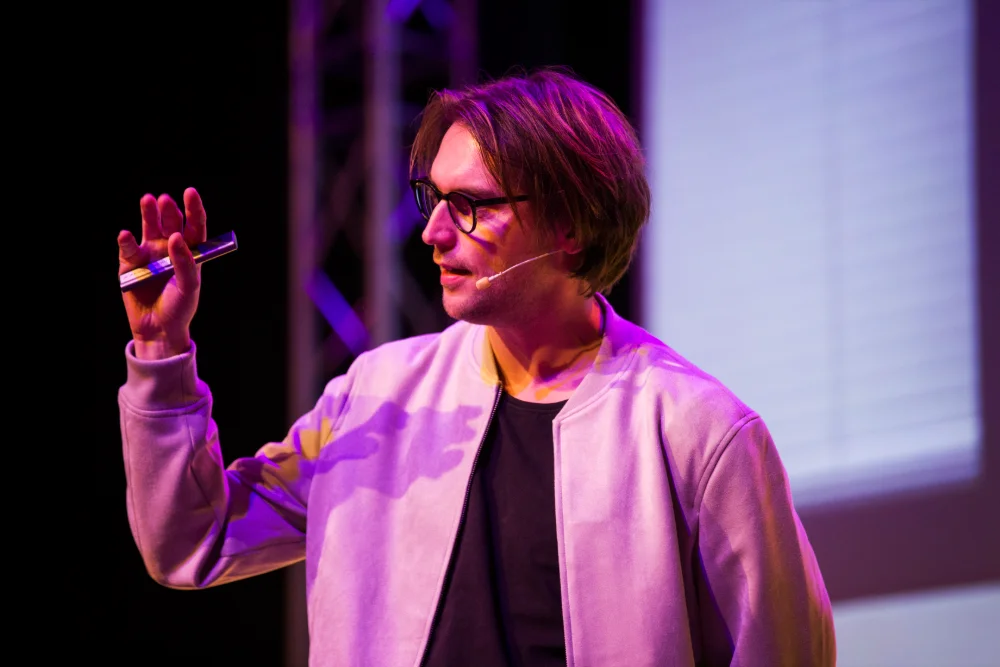 Who is the best AI speaker for my company?